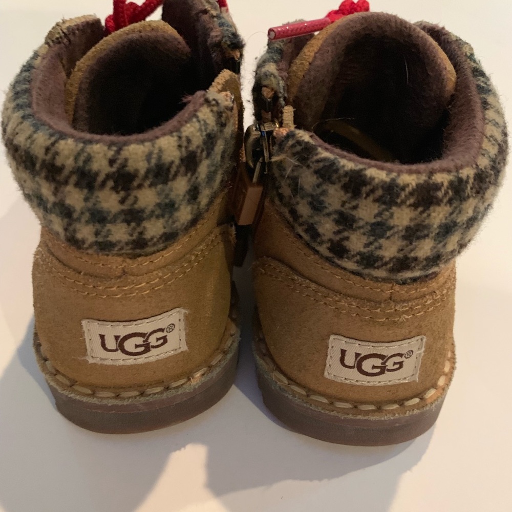 UGG toddler boy boots 💙